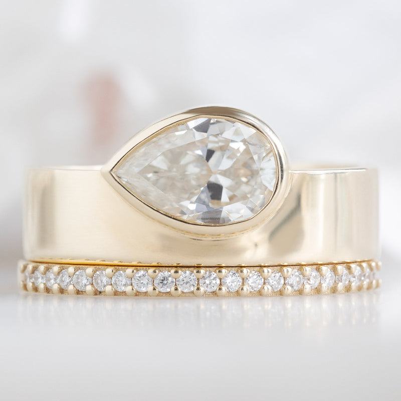 The Cigar Band | 0.91ct Pear White Diamond in 14K Yellow Gold