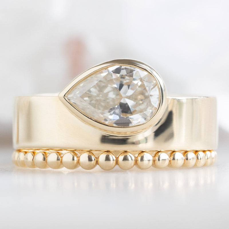 The Cigar Band | 0.91ct Pear White Diamond in 14K Yellow Gold