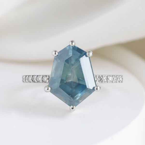 The Willow Luxe with a 3.98ct Geometric Sapphire in 18K White Gold on White Marble