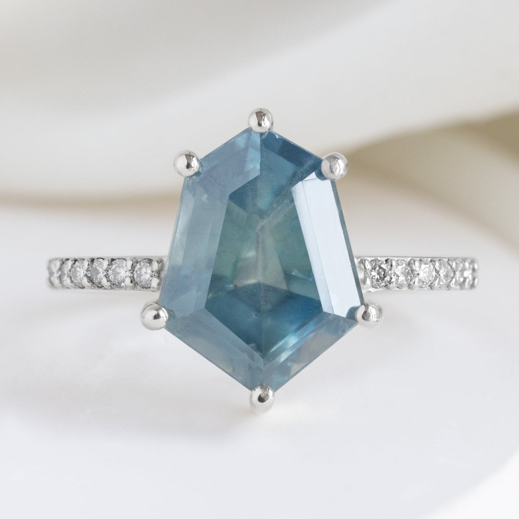 The Willow Luxe with a 3.98ct Geometric Sapphire in 18K White Gold on White Marble