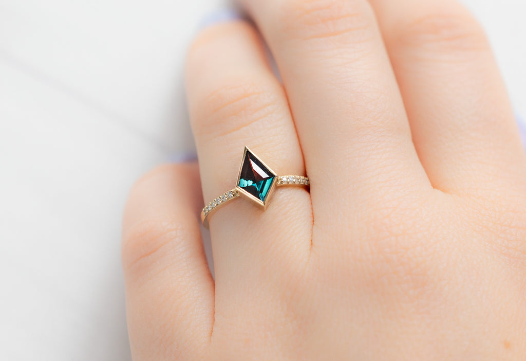The Willow Ring with a Kite-Shaped Spinel on Model