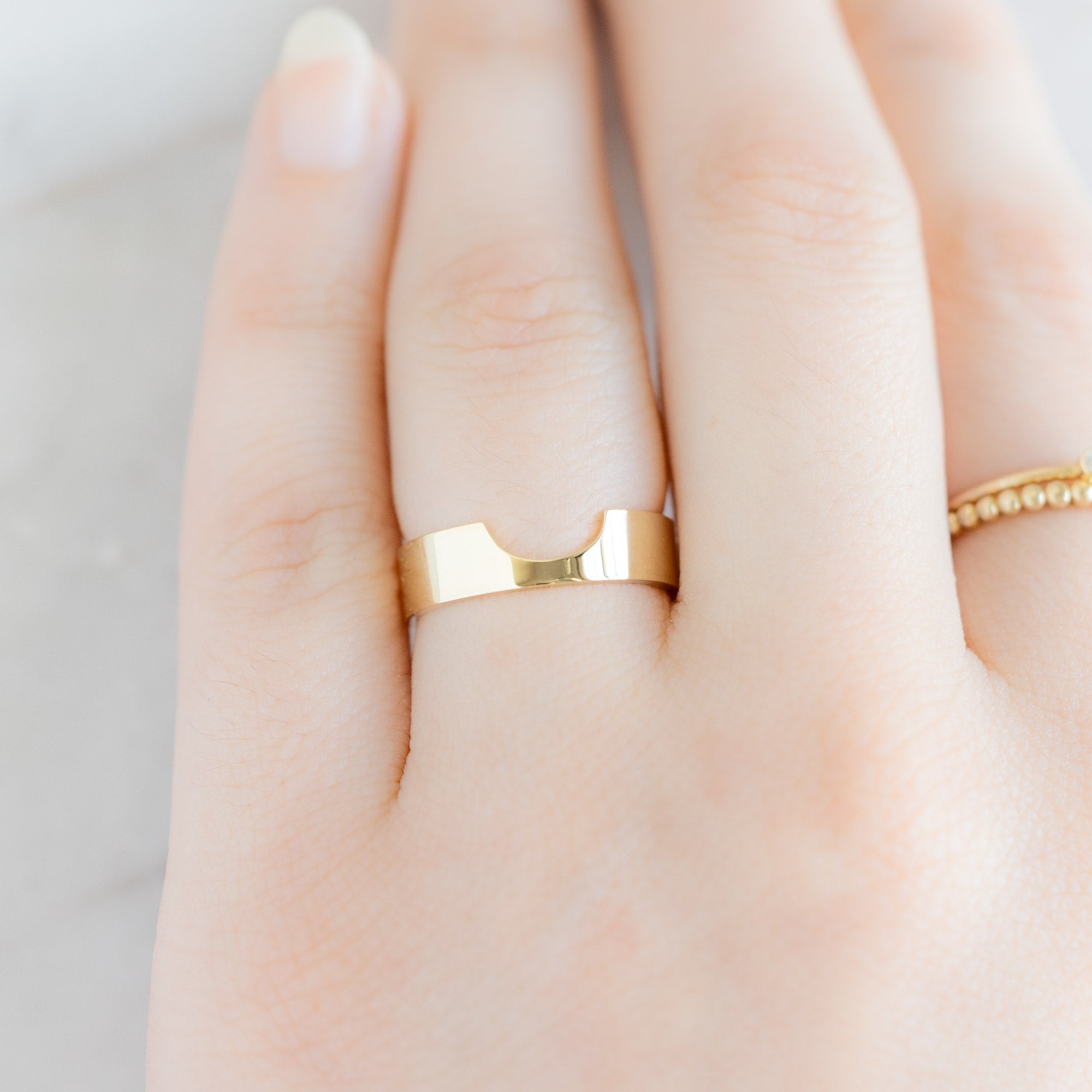 The Unisex Gold Wedding Band | Arc Cut-Out in 14K Yellow Gold