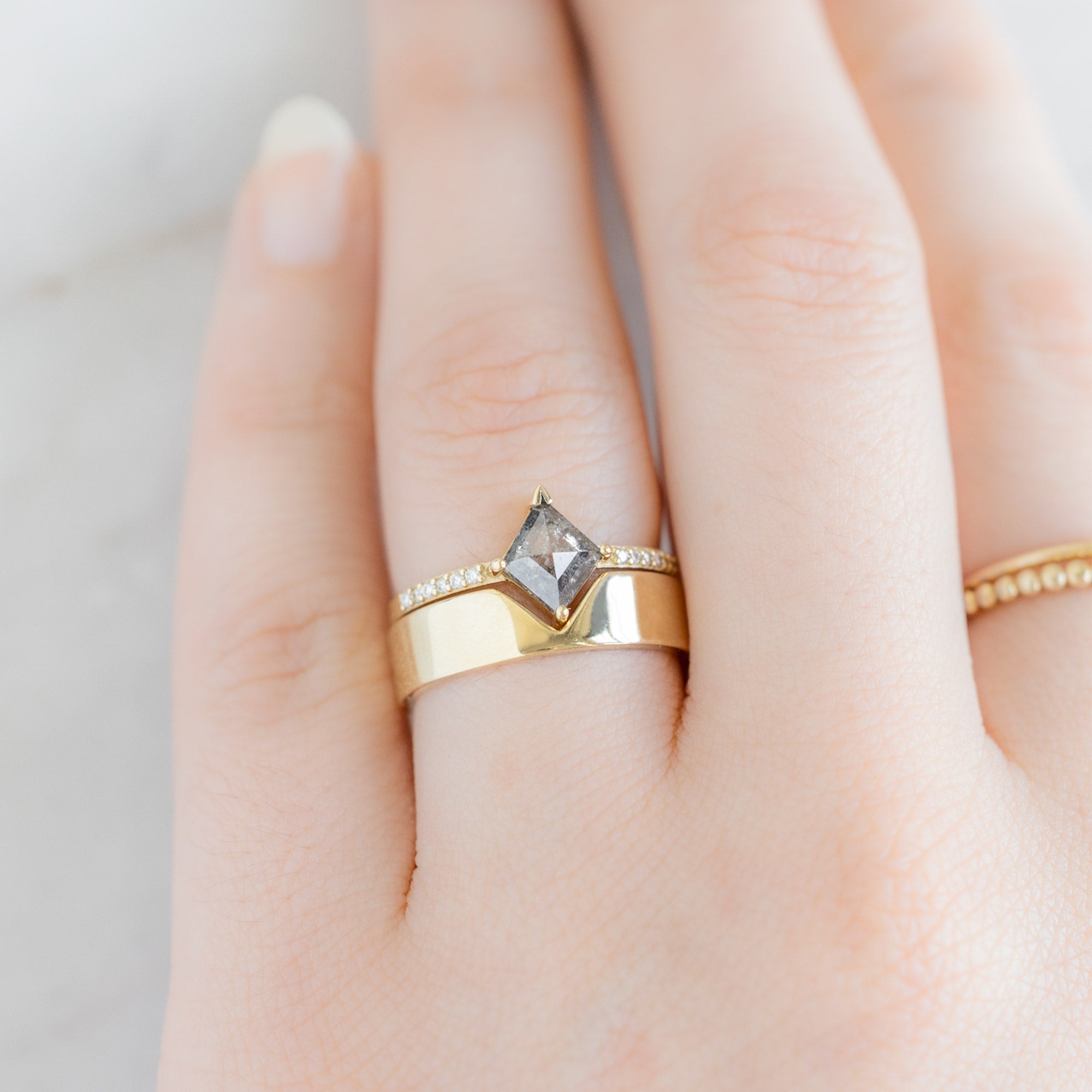 The Unisex Gold Wedding Band | Peak Cut-Out in 14K Yellow Gold