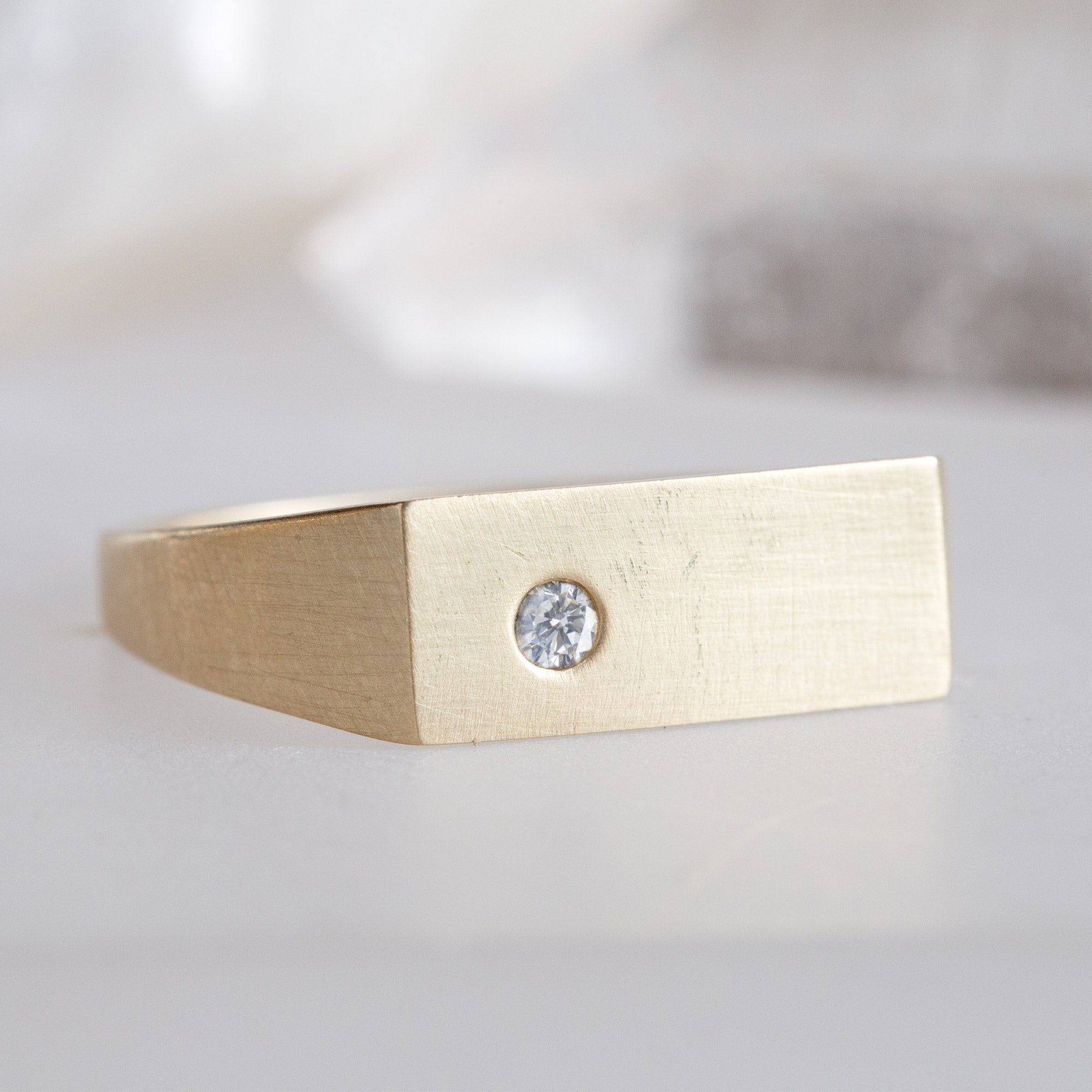 The Lune White Diamond Signet Ring | 14K Yellow Gold