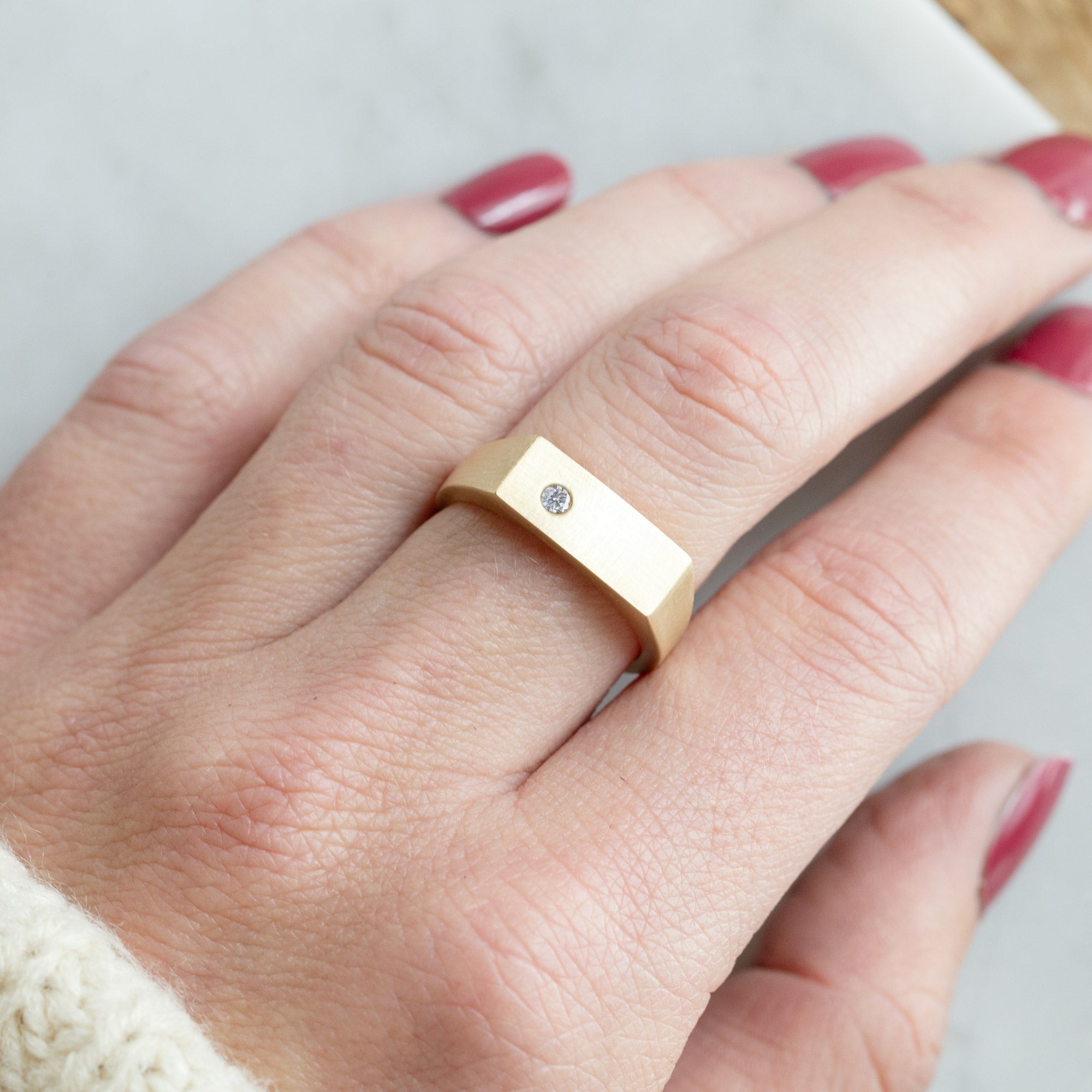 The Lune White Diamond Signet Ring | 14K Yellow Gold