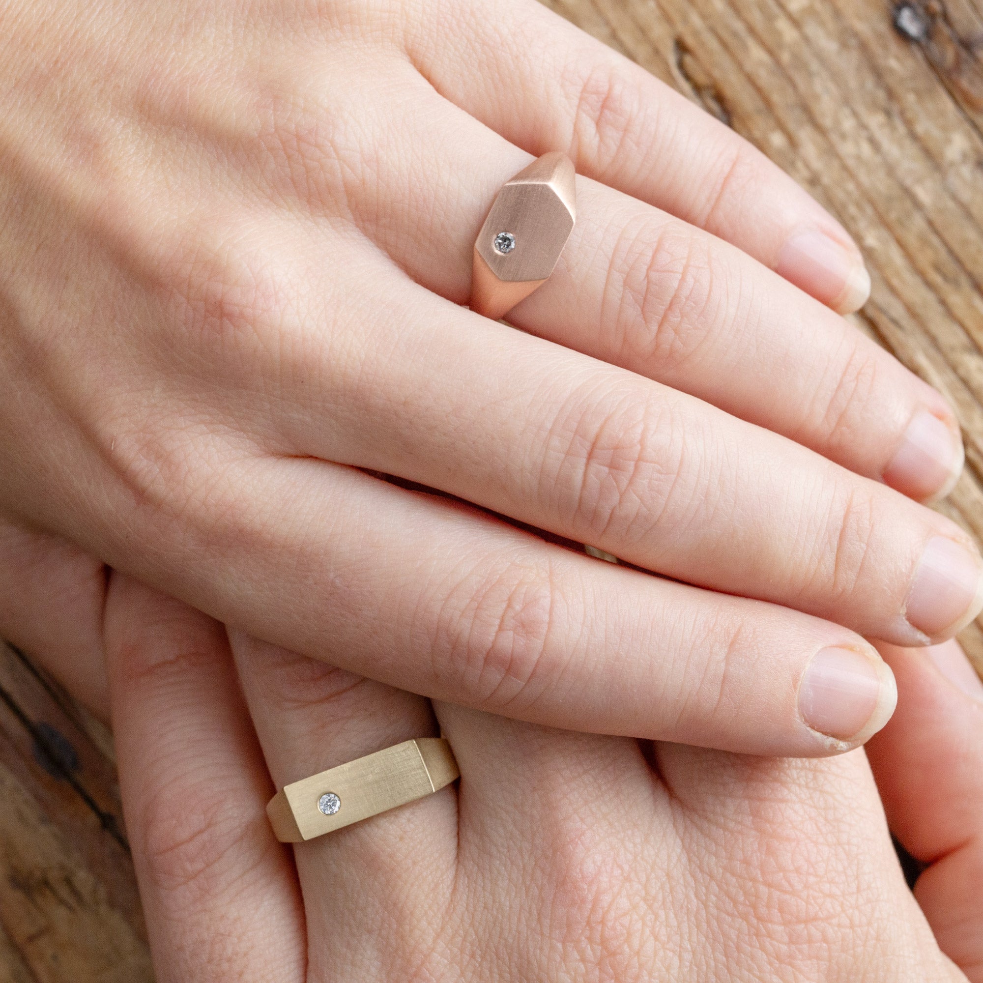 The Lune White Diamond Signet Ring | 14K Yellow Gold