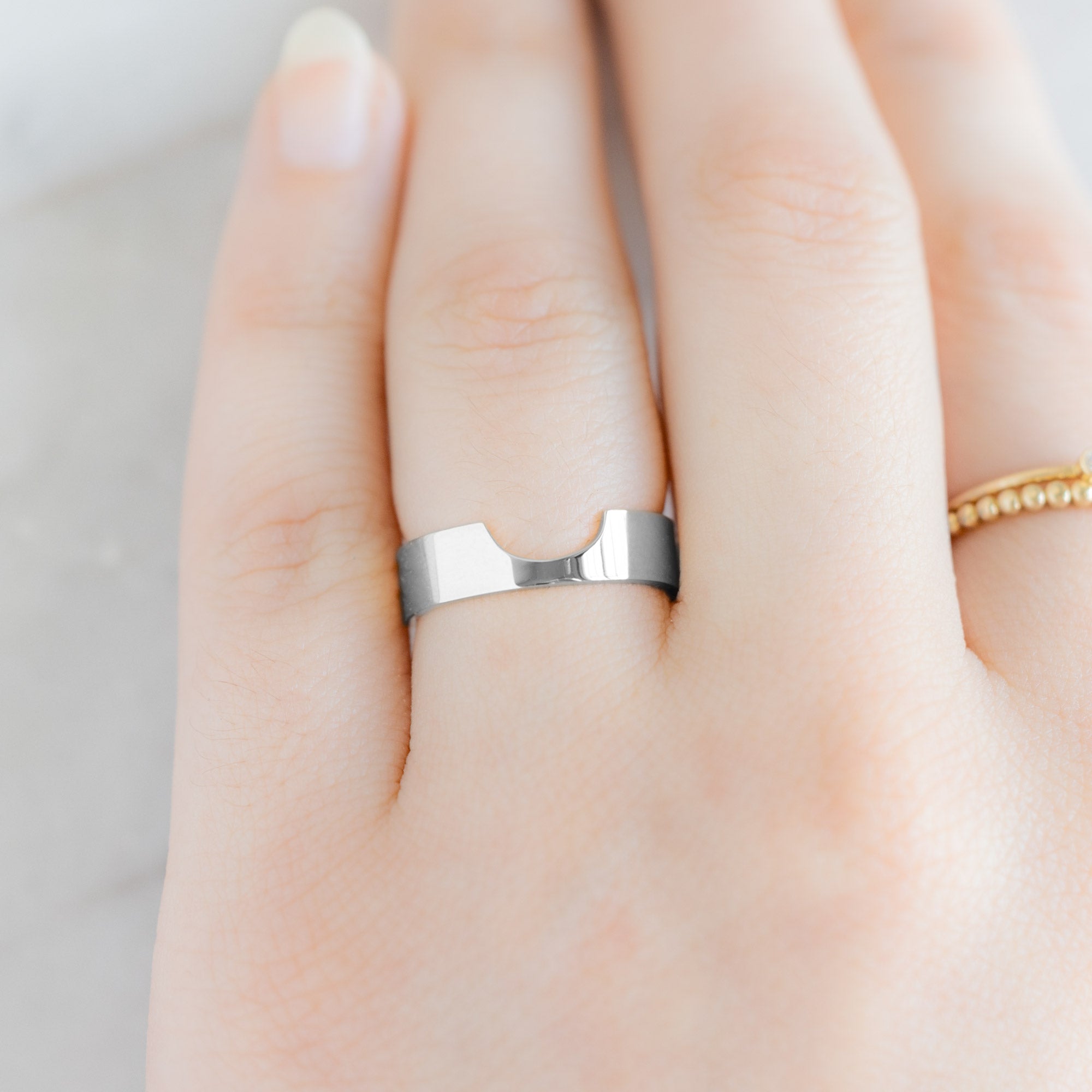 The Unisex Gold Wedding Band | Arc Cut-Out in 14K White Gold