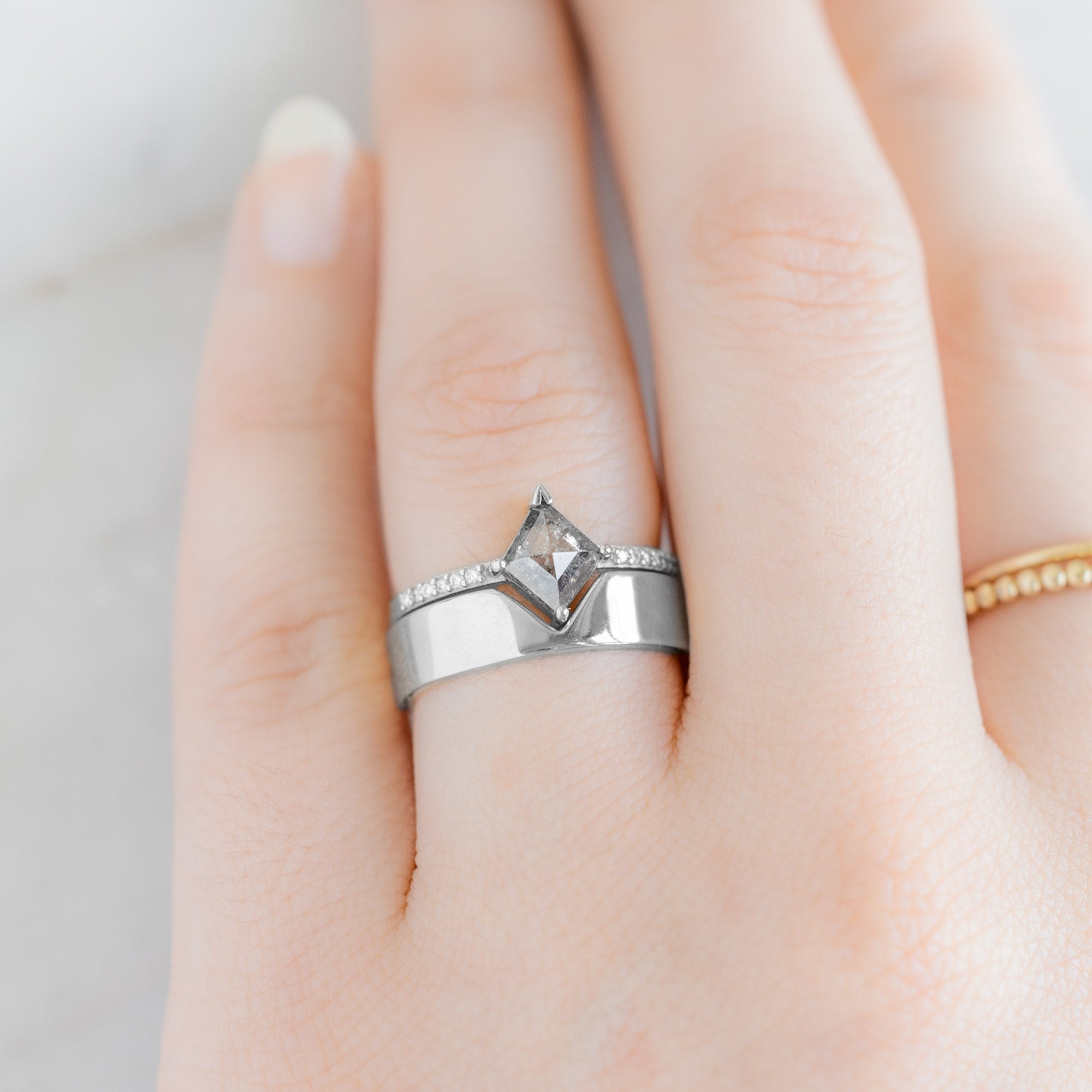 The Unisex Gold Wedding Band | Peak Cut Out in 14K White Gold