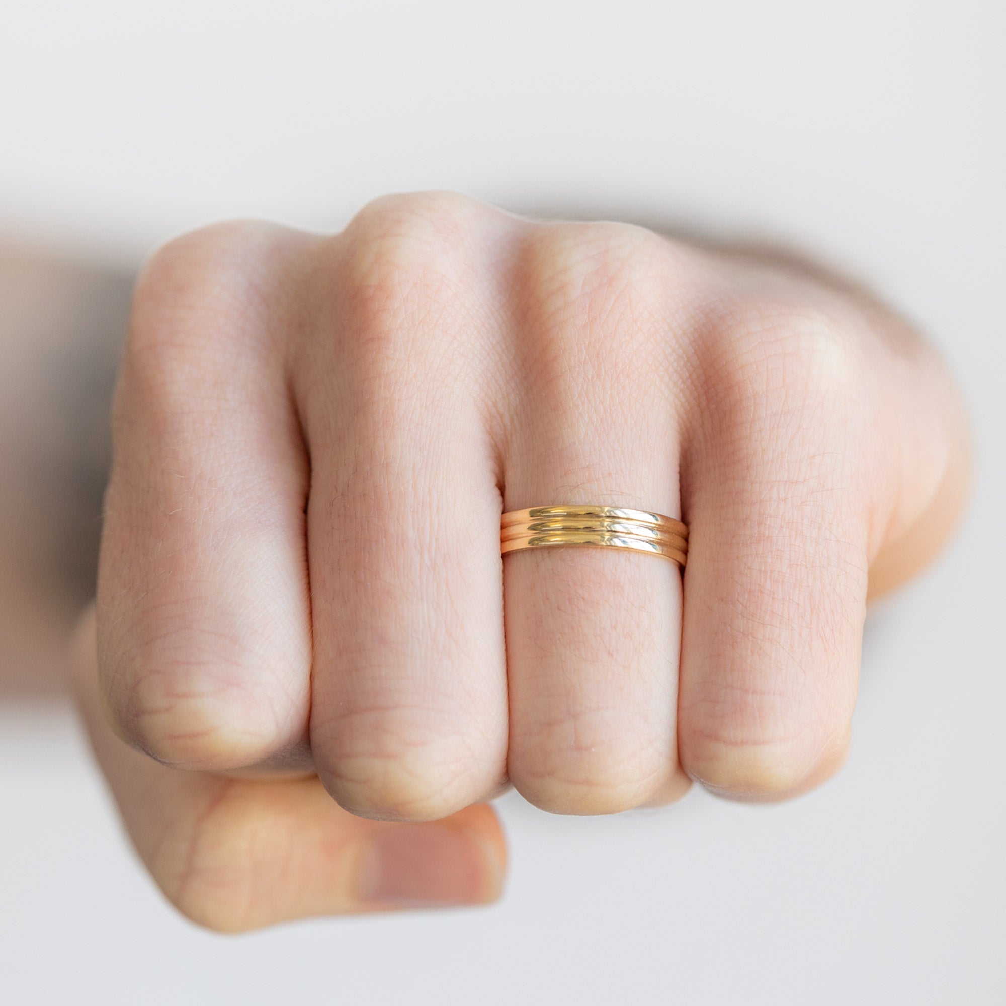 The Men's Stratum Wedding Band | Yellow Gold